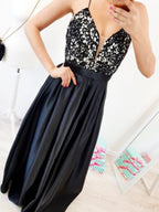 Vestidos largos negros de fiesta con escote en V, tirantes finos, espalda cruzada y encaje.