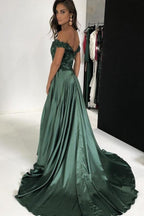 Vestidos de fiesta largos de satén verde oscuro, corte en A, escote barco, abertura y apliques.