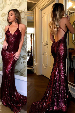 Robe de bal sirène bordeaux à fines bretelles et décolleté en V, ornée de sequins