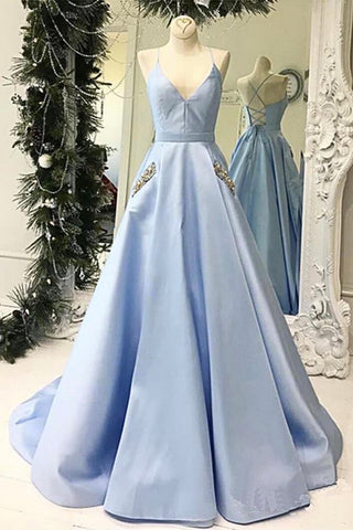 Robe de bal longue en satin bleu ciel, coupe trapèze, col en V simple et poche