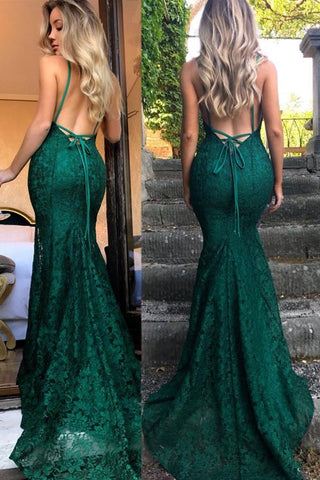 Robe de bal sirène bordeaux en dentelle, bretelles spaghetti, décolleté en V et traîne