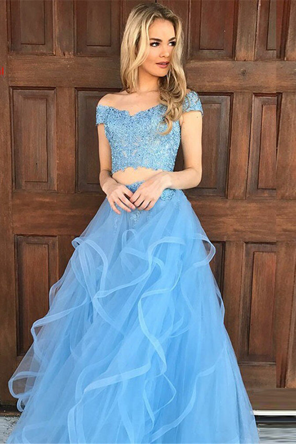 Vestidos de graduación de dos piezas de tul con hombros descubiertos y apliques