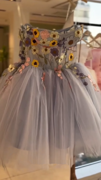 Robe de bal courte bleue à appliques en tulle, coupe trapèze, Y8513