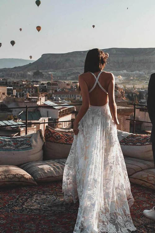 Robe de mariée bohème longue en dentelle ivoire, charmante, pour la plage.