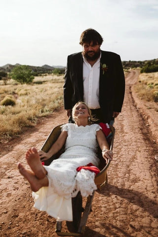 Vestidos de novia bohemios estilo sirena boho de encaje, espalda descubierta y mangas cortas MW265