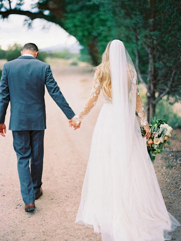 Vestidos de novia bohemios de manga larga con encaje floral transparente y cuentas MW269