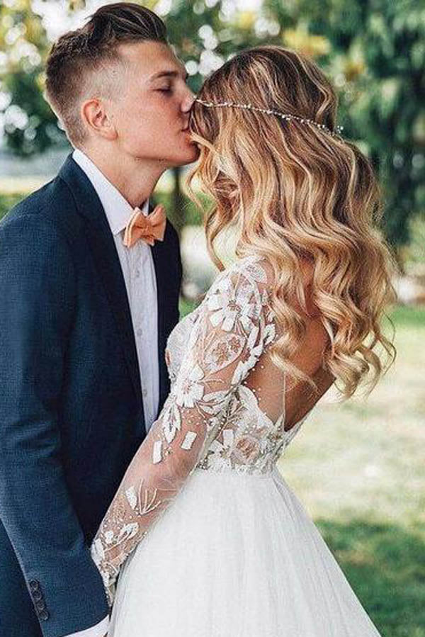 Robe de mariée bohème à manches longues en dentelle florale perlée transparente MW269