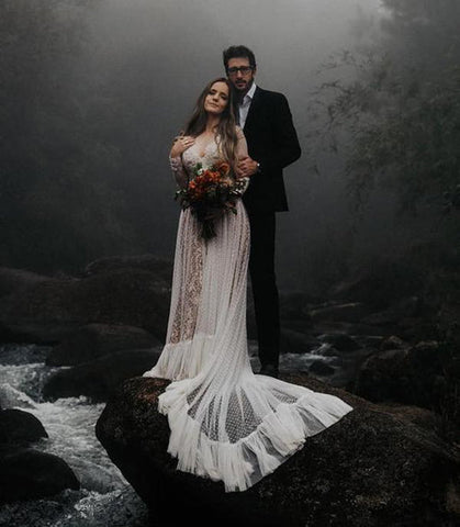 Vestido de novia bohemio estilo boho con lunares de encaje y mangas MW274