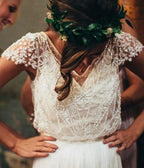 Vestidos de novia brillantes, románticos, corte A, escote en V, con cuentas, de gasa.