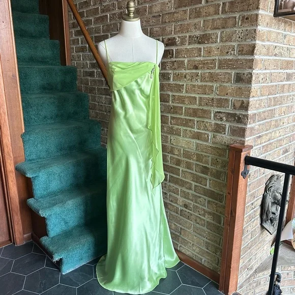 Vestido de noche largo de fiesta, sencillo, de satén y gasa verde Y8201