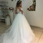 Robe de mariée MYYBLE Illusion à manches longues et décolleté arrondi, ornée d'appliqués de dentelle et d'un dos transparent, en tulle blanc/ivoire.