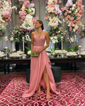 Vestido de noche rosa satinado con tirantes finos y corte en A Y4728