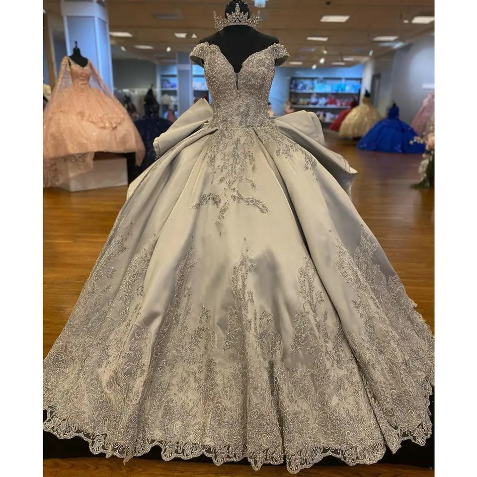 Robe de quinceañera argentée luxueuse à épaules dénudées, robe de bal argentée Y1157