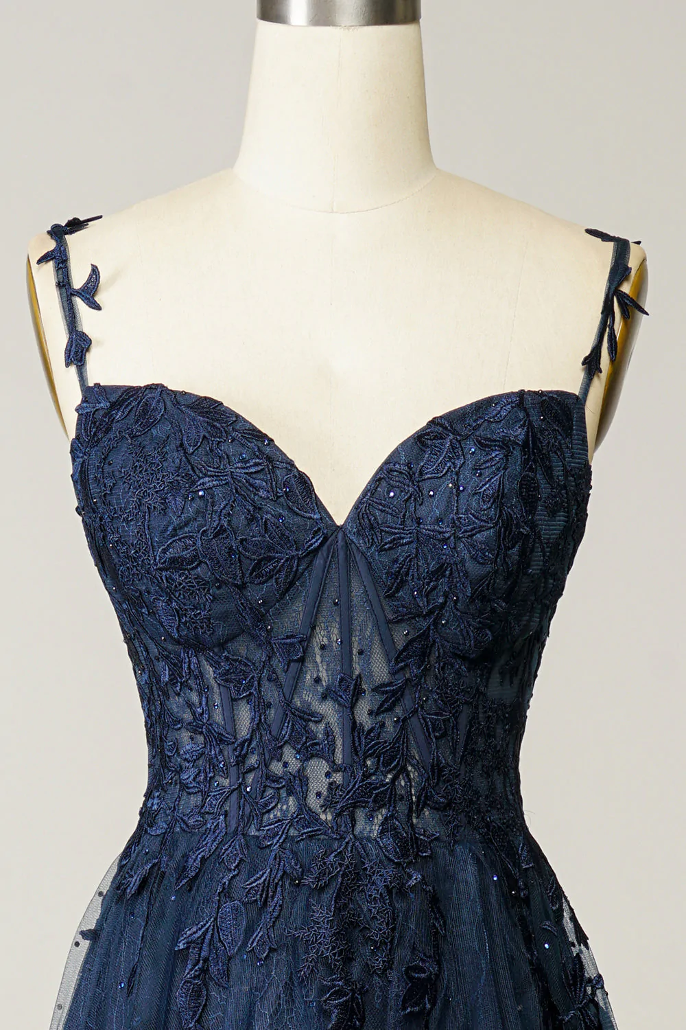 Vestido de fiesta azul marino corte A, encaje y tul, modelo Y382