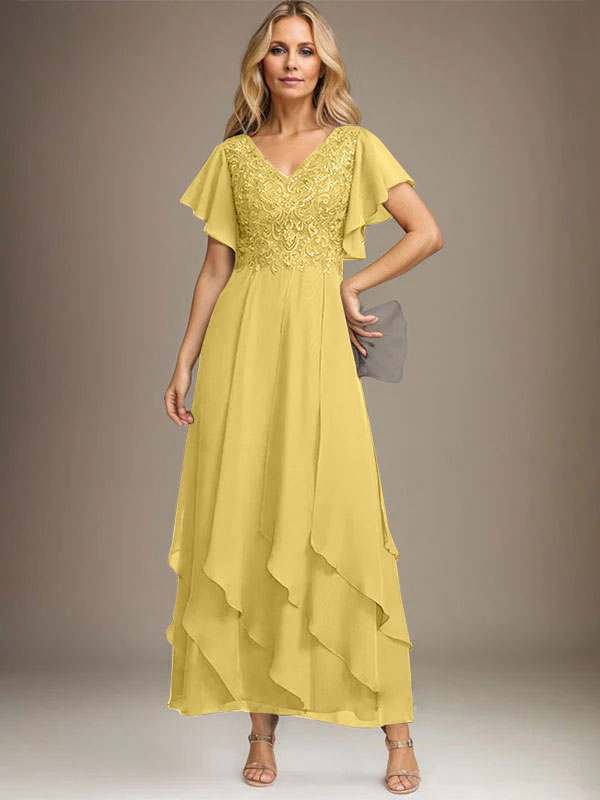 Vestido de novia de corte línea A, escote en V, largo hasta el tobillo, de gasa de encaje con volantes en cascada. 