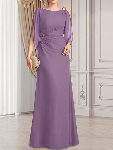 Robe fourreau/colonne longue en mousseline pour la mère de la mariée, ornée de perles plissées.