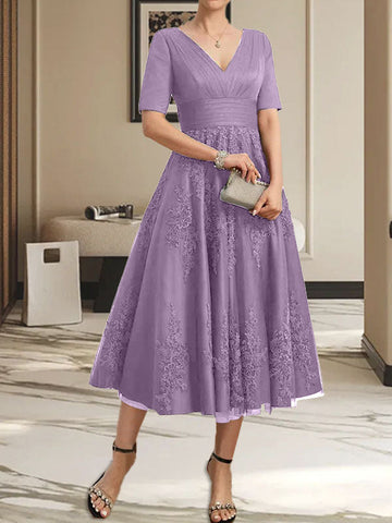 Vestido de tul y encaje para la madre de la novia, corte en A, escote en V, largo hasta la rodilla, con pliegues