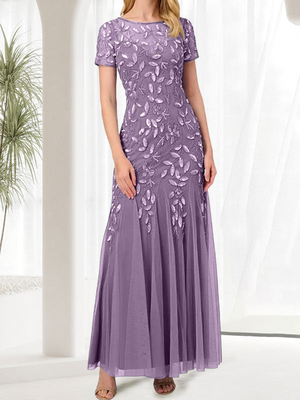 Robe longue bleue sirène à col rond ornée de perles, idéale pour la mère de la mariée