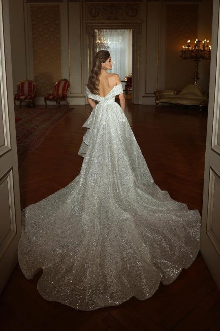 Robe de mariée sirène longue jusqu'au sol, épaules dénudées, col en V, sans manches, coupe trapèze, sequins et volants