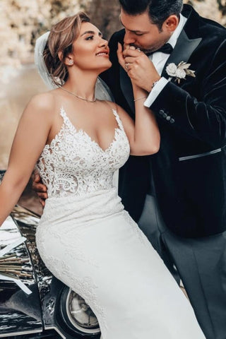 Vestidos de novia de corte sirena, largos hasta el suelo, con escote corazón, apliques, tirantes finos, sin mangas y encaje.