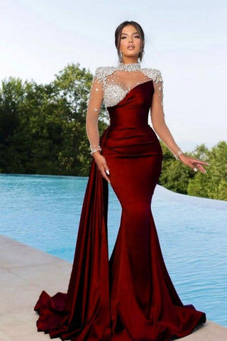 Vestido de sirena burdeos con cuentas plateadas para baile de graduación