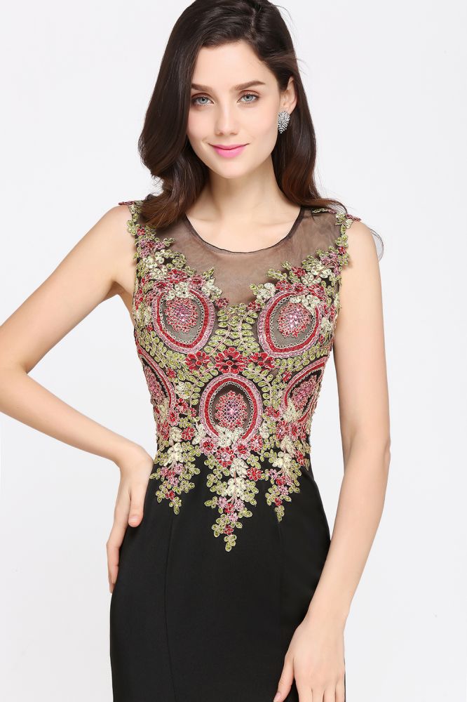 Robe de soirée noire sans manches à traîne sirène ornée d'appliqués