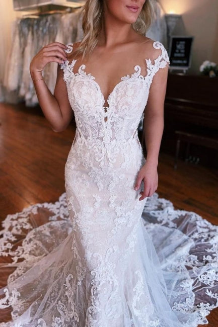 Vestidos de novia de tul con escote corazón, hombros descubiertos y encaje, estilo sirena.
