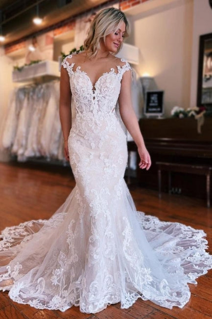 Vestidos de novia de tul con escote corazón, hombros descubiertos y encaje, estilo sirena.
