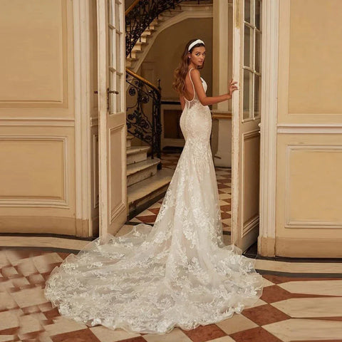 Vestidos de novia estilo sirena 2023 para mujer, sexys, con escote en V, apliques de encaje, tirantes finos y espalda descubierta.