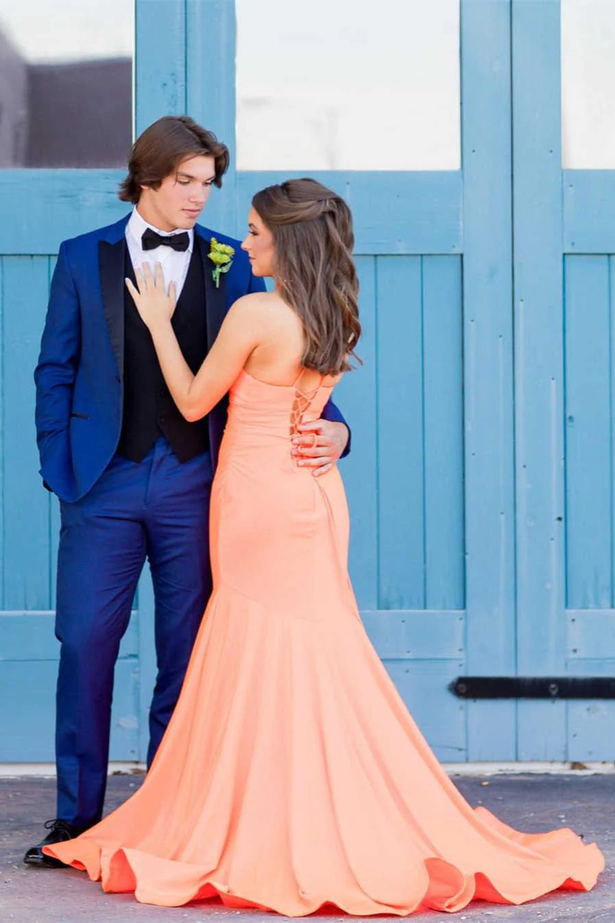 Vestido largo de fiesta naranja con escote halter estilo sirena SYP153