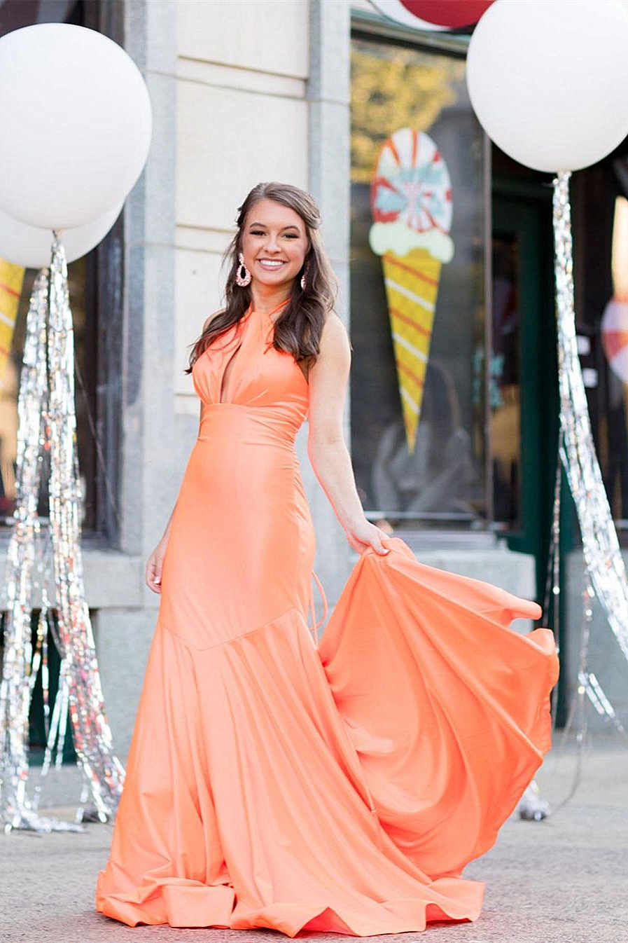 Vestido largo de fiesta naranja con escote halter estilo sirena SYP153