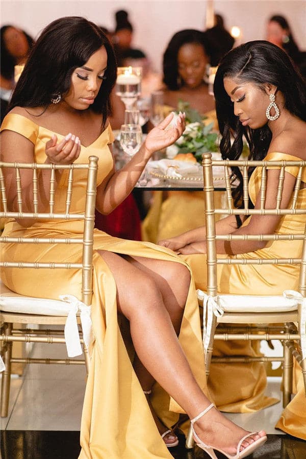 Vestido de dama de honor amarillo de corte sirena con abertura VMB42