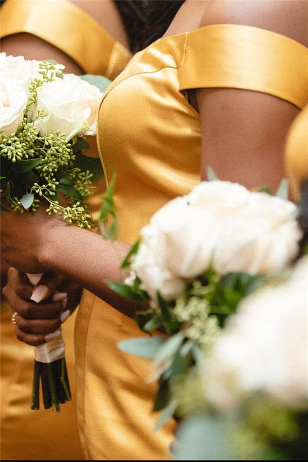 Vestido de dama de honor amarillo de corte sirena con abertura VMB42
