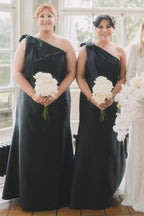 Robe de demoiselle d'honneur noire sirène asymétrique à nœud BD125
