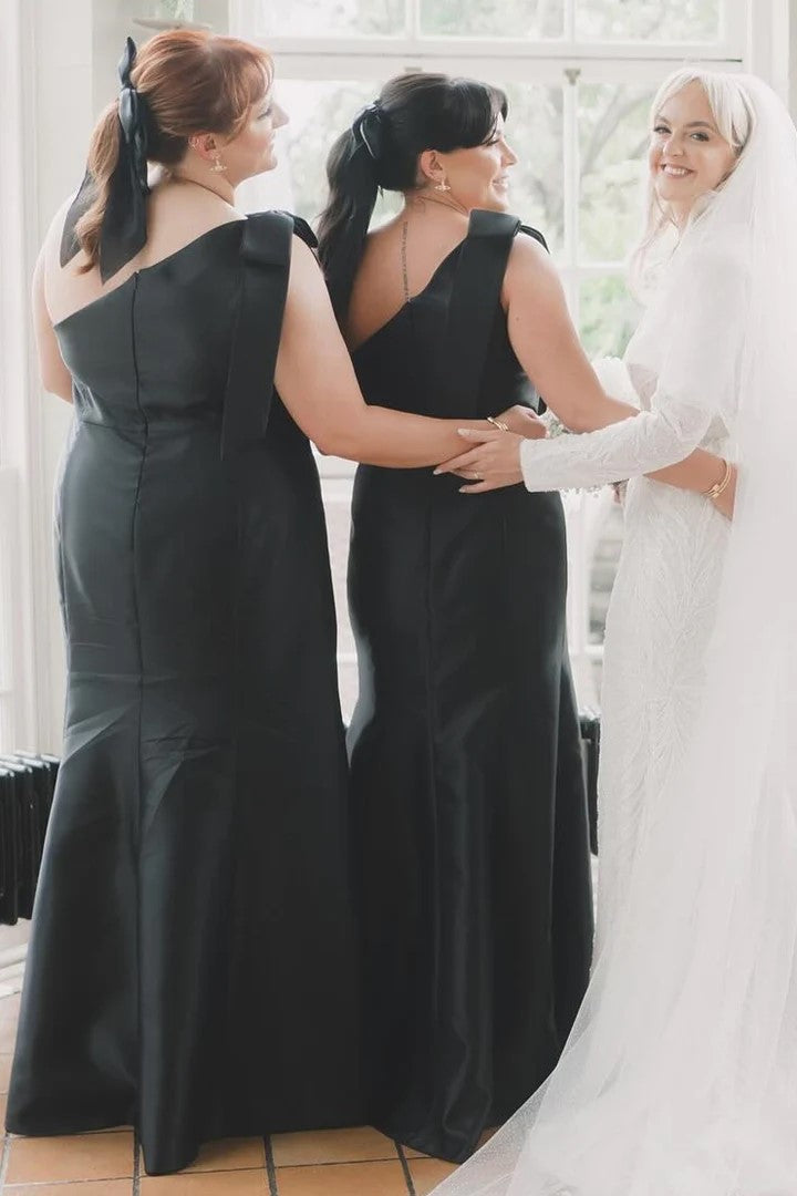 Robe de demoiselle d'honneur noire sirène asymétrique à nœud BD125