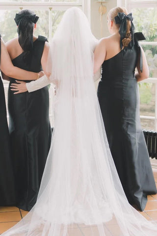 Vestido de dama de honor negro estilo sirena con un solo hombro y lazo BD125