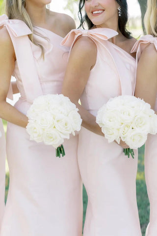 Vestido de dama de honor negro estilo sirena con un solo hombro y lazo BD125