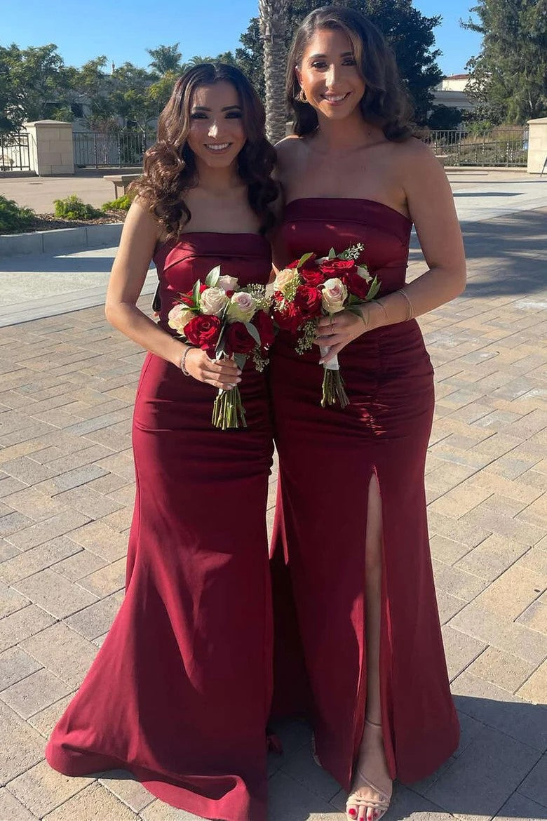 Robe de demoiselle d'honneur sirène en satin bordeaux sans bretelles avec fente BD126