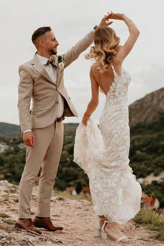 Vestidos de novia bohemios con escote sirena en V, espalda descubierta y apliques de encaje WD639