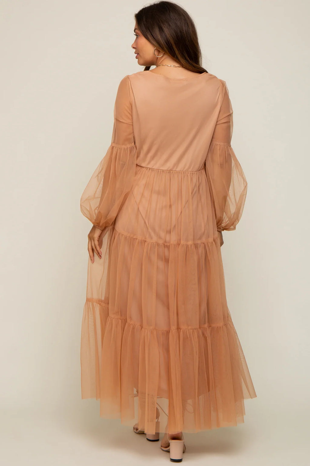 Vestido de maternidad de malla escalonada 