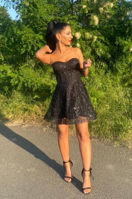 Minivestidos de fiesta negros sin mangas, corte en A, sin tirantes, con escote corazón y tul, con encaje.