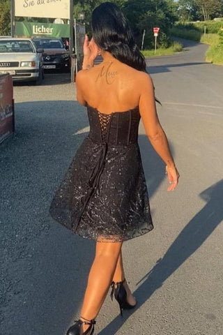 Mini robe de bal noire en tulle, sans manches, coupe trapèze, sans bretelles, décolleté en cœur, avec dentelle