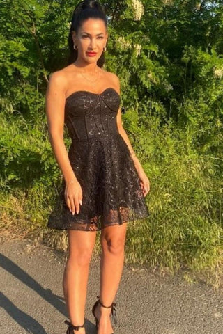 Mini robe de bal noire en tulle, sans manches, coupe trapèze, sans bretelles, décolleté en cœur, avec dentelle