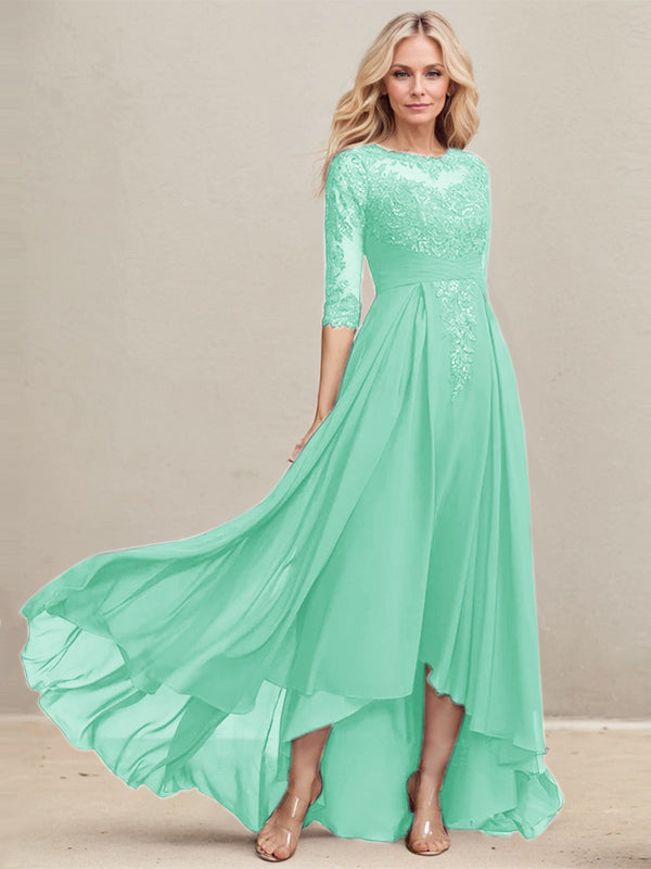 Vestido de madrina de la novia, corte en A, escote redondo ilusión, asimétrico, de encaje y gasa con lentejuelas plisadas. 