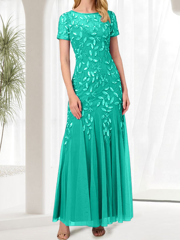 Robe longue bleue sirène à col rond ornée de perles, idéale pour la mère de la mariée