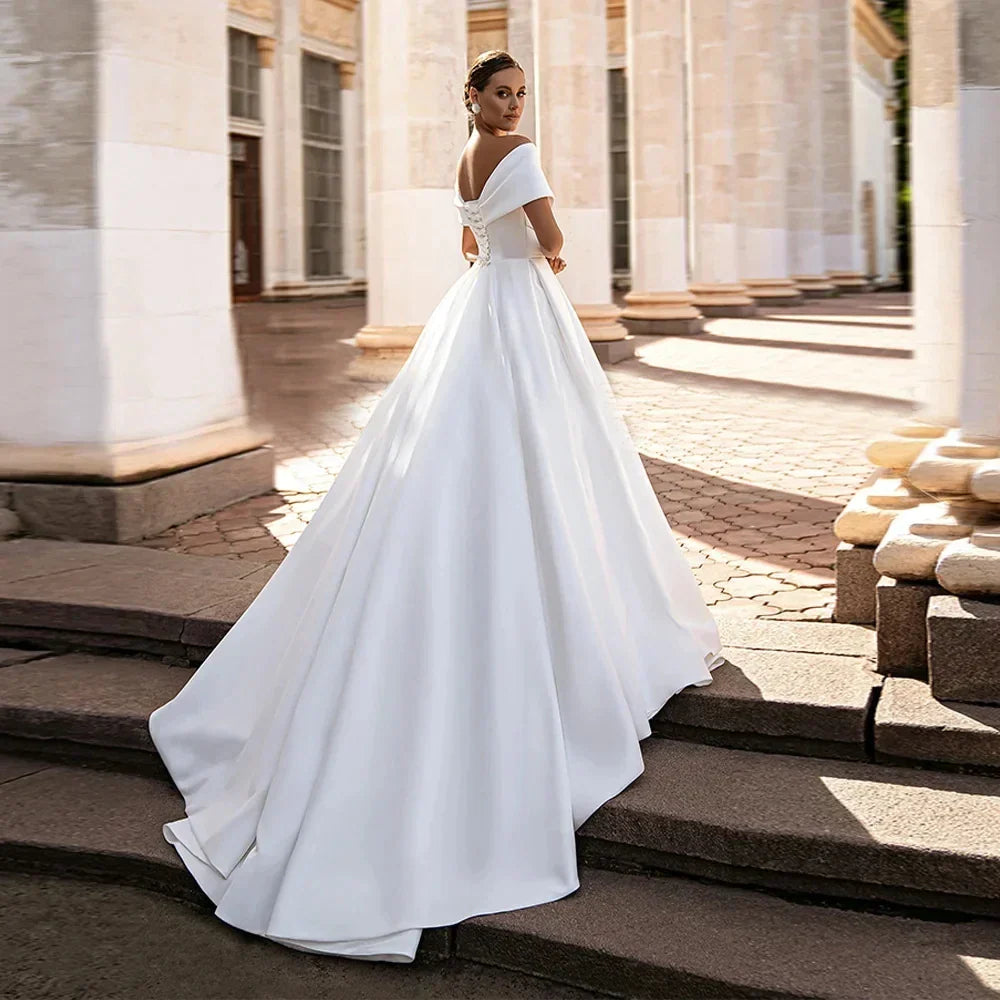 Robes de mariée modernes à col en V, coupe trapèze, dos nu lacé, sexy, avec traîne, pour une soirée formelle à la plage ou une fête. 