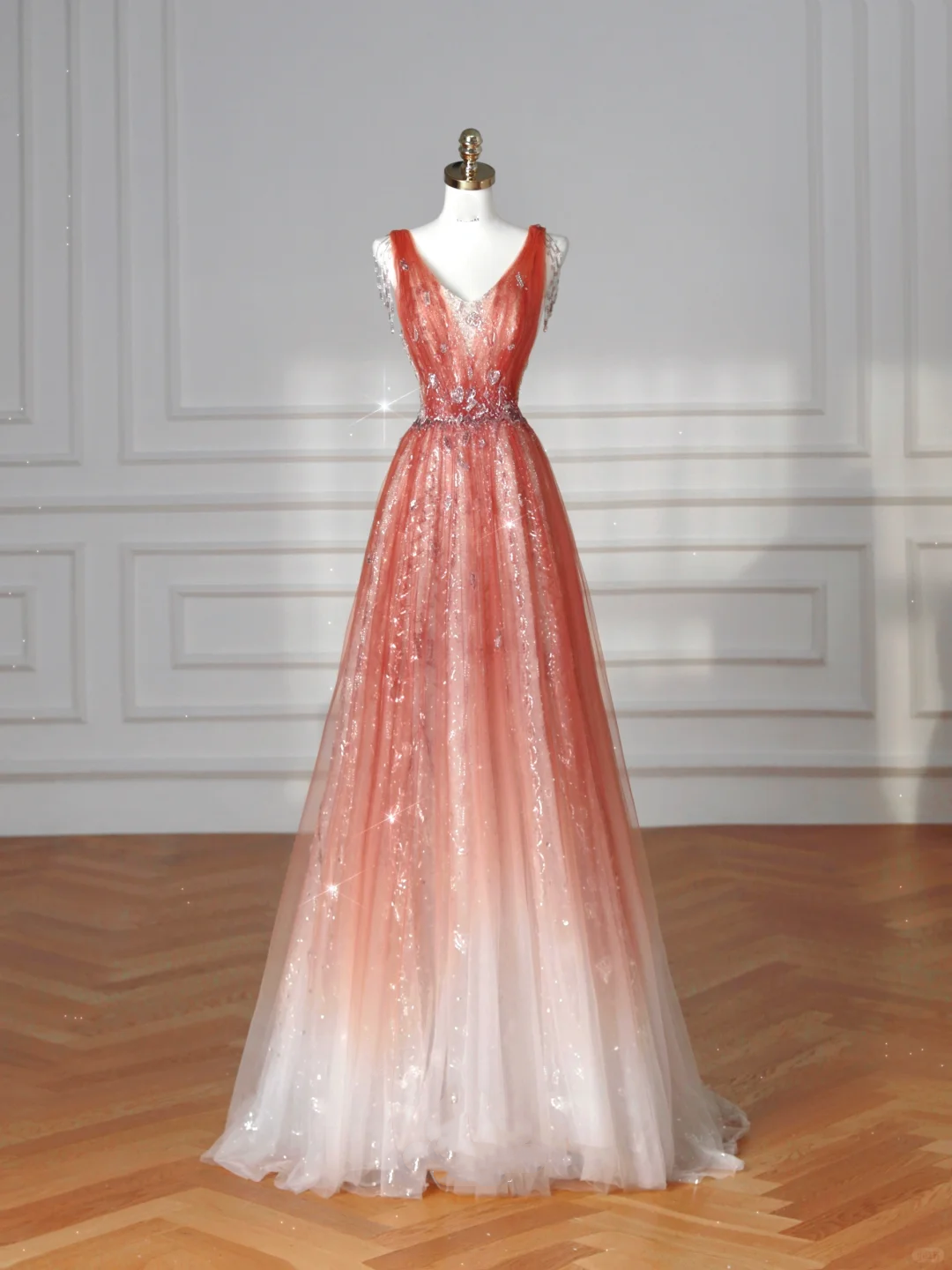 Robe de bal élégante en tulle à sequins et col en V, rose fraise, coupe trapèze, longue, Y8614