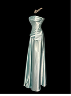 Elegante vestido largo de fiesta de satén sin tirantes color verde salvia Y8561