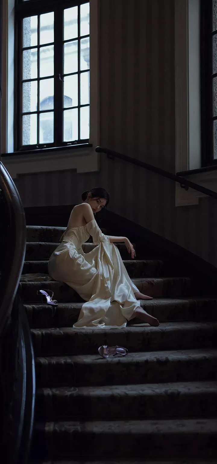 Robe de bal longue dos nu sexy en satin blanc à manches longues Y2080