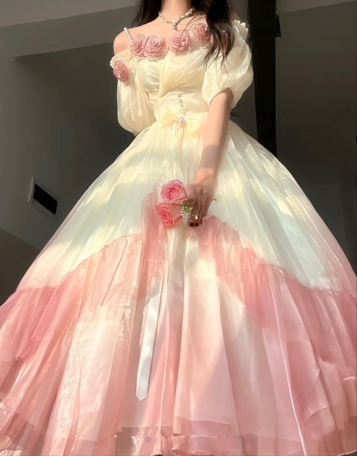 Vestido de fiesta de disfraces con rosas, flores y degradado rosa champán. Vestido de novia floral vintage de princesa con perlas Y2401